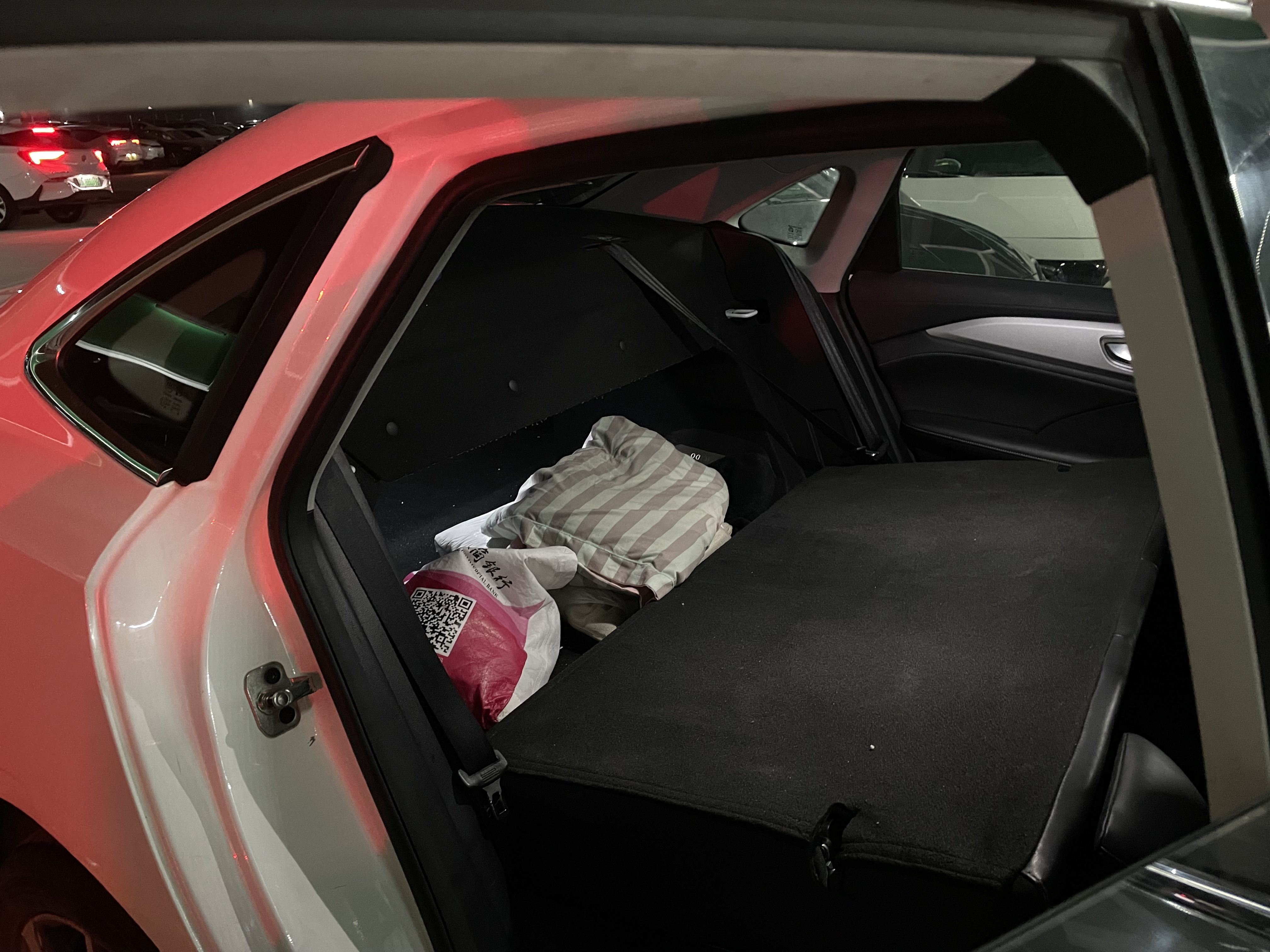網約車司機，“卷”在車流里